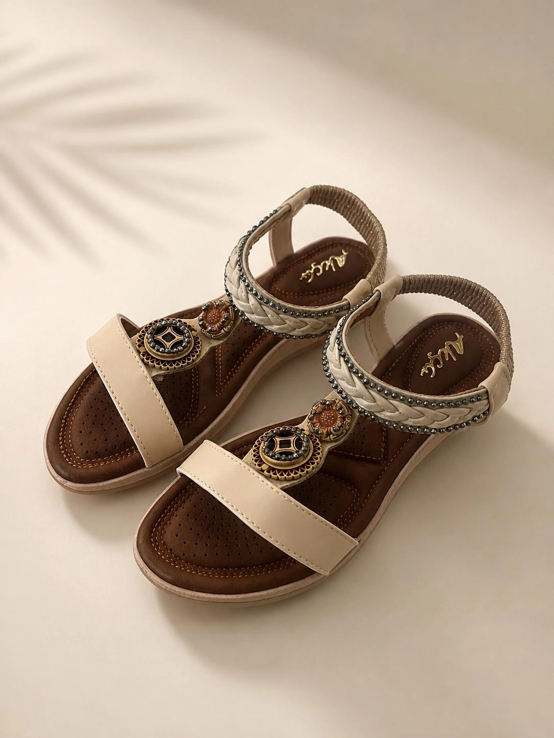 Mergenshoes Akç A23 Bej Günlük Taşlı Kadın Sandalet Ayakkabı