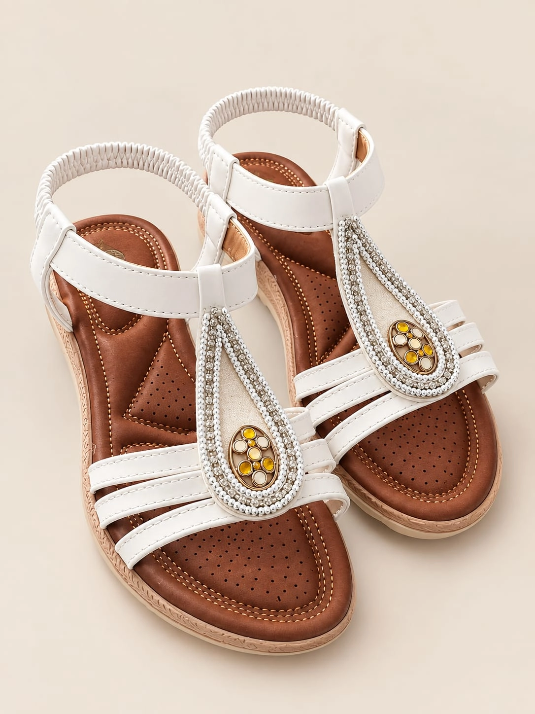 Mergenshoes Akç A25 Beyaz Günlük Taşlı Kadın Sandalet Ayakkabı